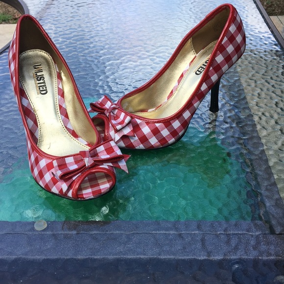Shoes - Unlisted Red and white pumps